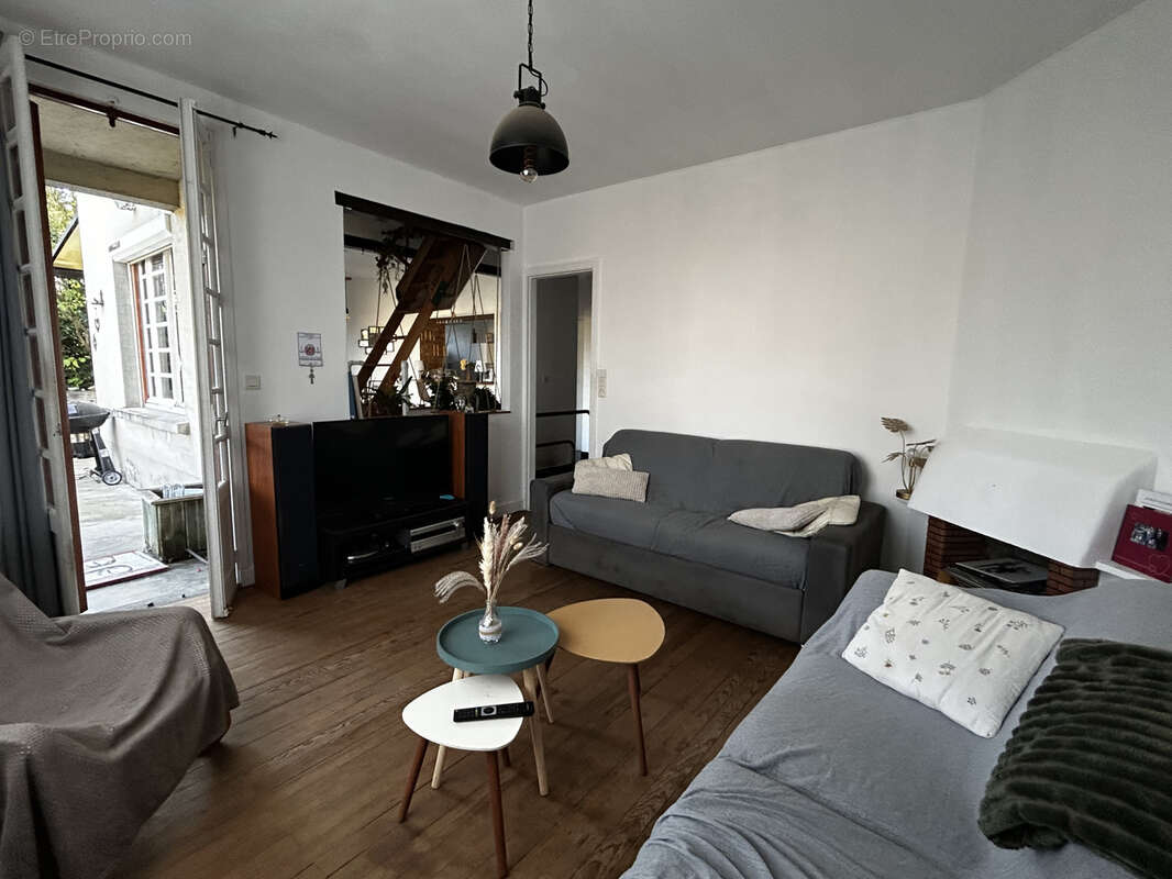 Maison à LABRUGUIERE