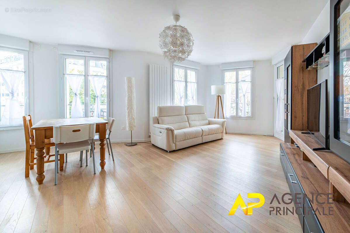 Appartement à LA GARENNE-COLOMBES