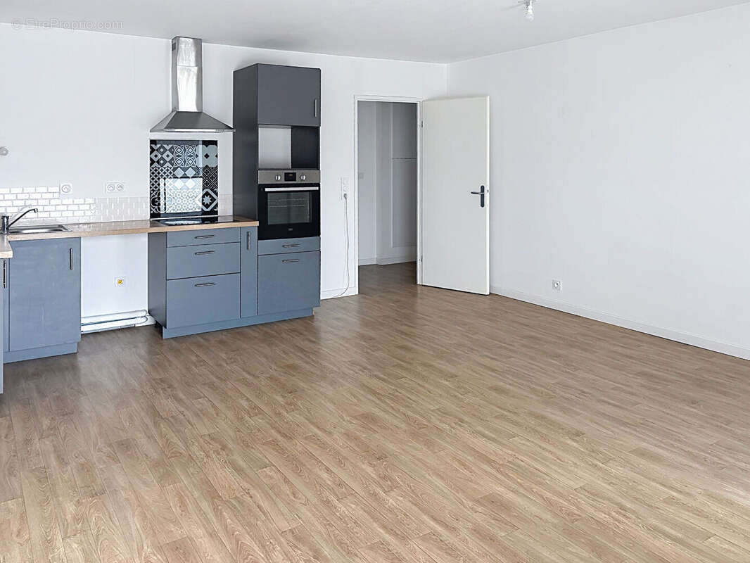 4 pièces récent - terrasse - cave - balcon - parking - à vendre - La Courrouze - photo 6