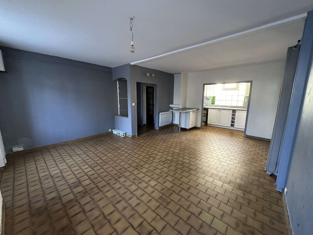 Appartement à SOLLIES-PONT