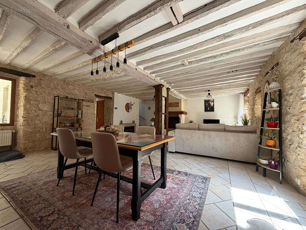 Maison à FONTENAY-MAUVOISIN