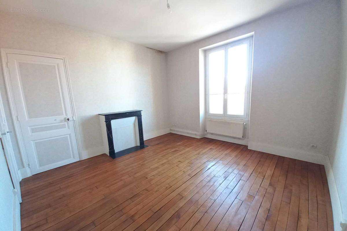 Appartement à VARENNES-VAUZELLES