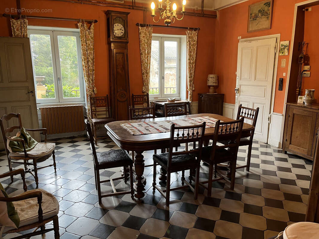 Maison 280 m² à La Chapelle-De-Guinchay  - photo 5