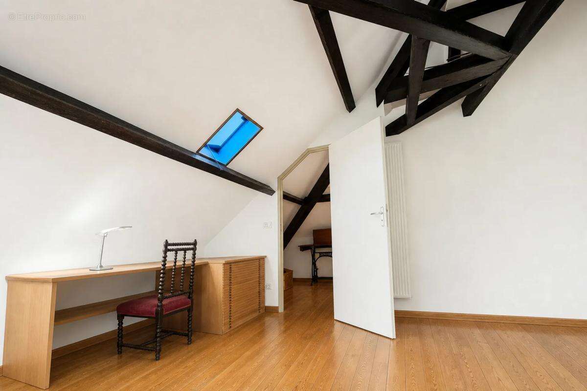 Maison de 13 pièces de 223 m² à Ozon - photo 19