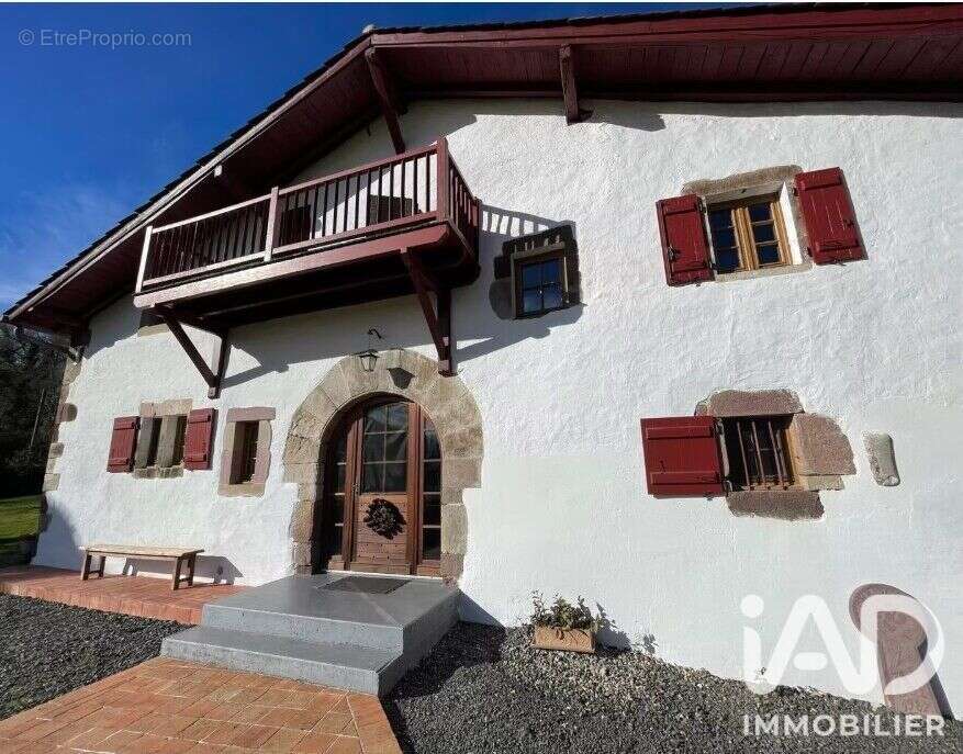 Maison 394 m² à Saint-Etienne-De-Baigorry  - photo 2