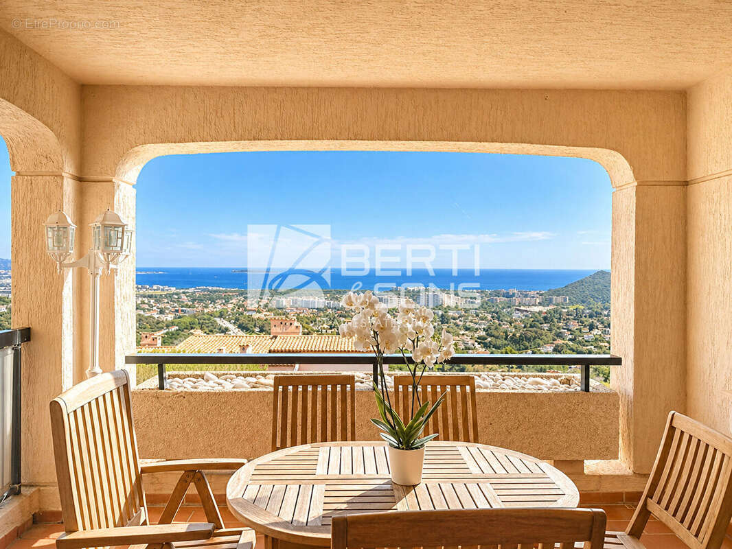 Appartement à MANDELIEU-LA-NAPOULE