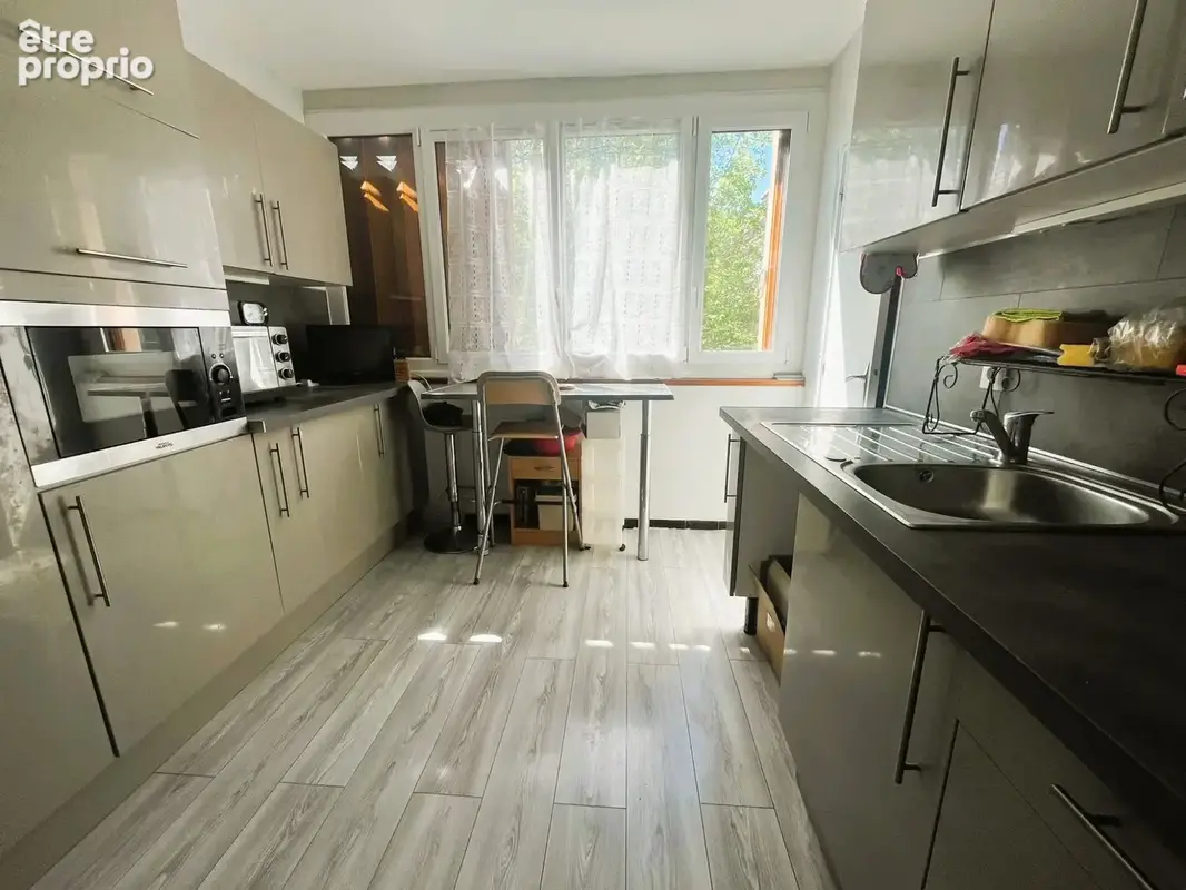 Appartement 65 m² à Fontenay-Le-Fleury  - photo 1