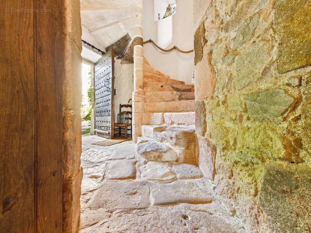 Une occasion rare d'acquérir un château-forteresse unique en son genre, situé au cœur de la Vienne - photo 9