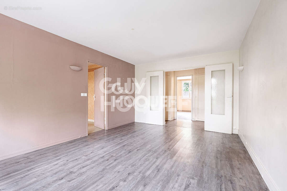 Appartement à COURBEVOIE