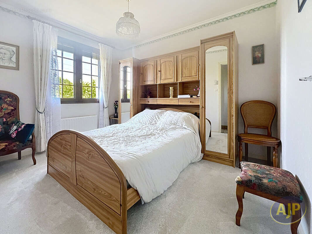 Maison à MONTREVAULT
