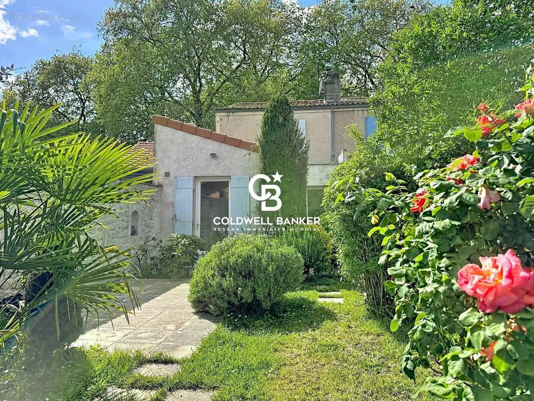 Maison à SAINTES