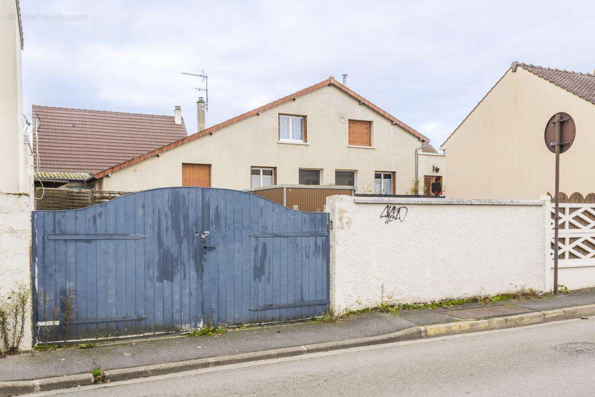 Terrain à CONFLANS-SAINTE-HONORINE