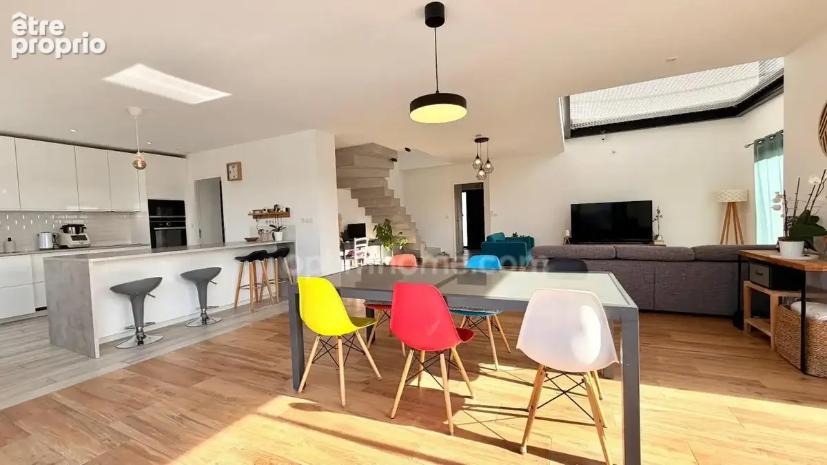 Maison contemporaine avec piscine - Calme, volumes et prestations - photo 22