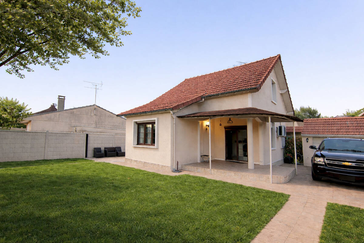 Maison à OZOIR-LA-FERRIERE