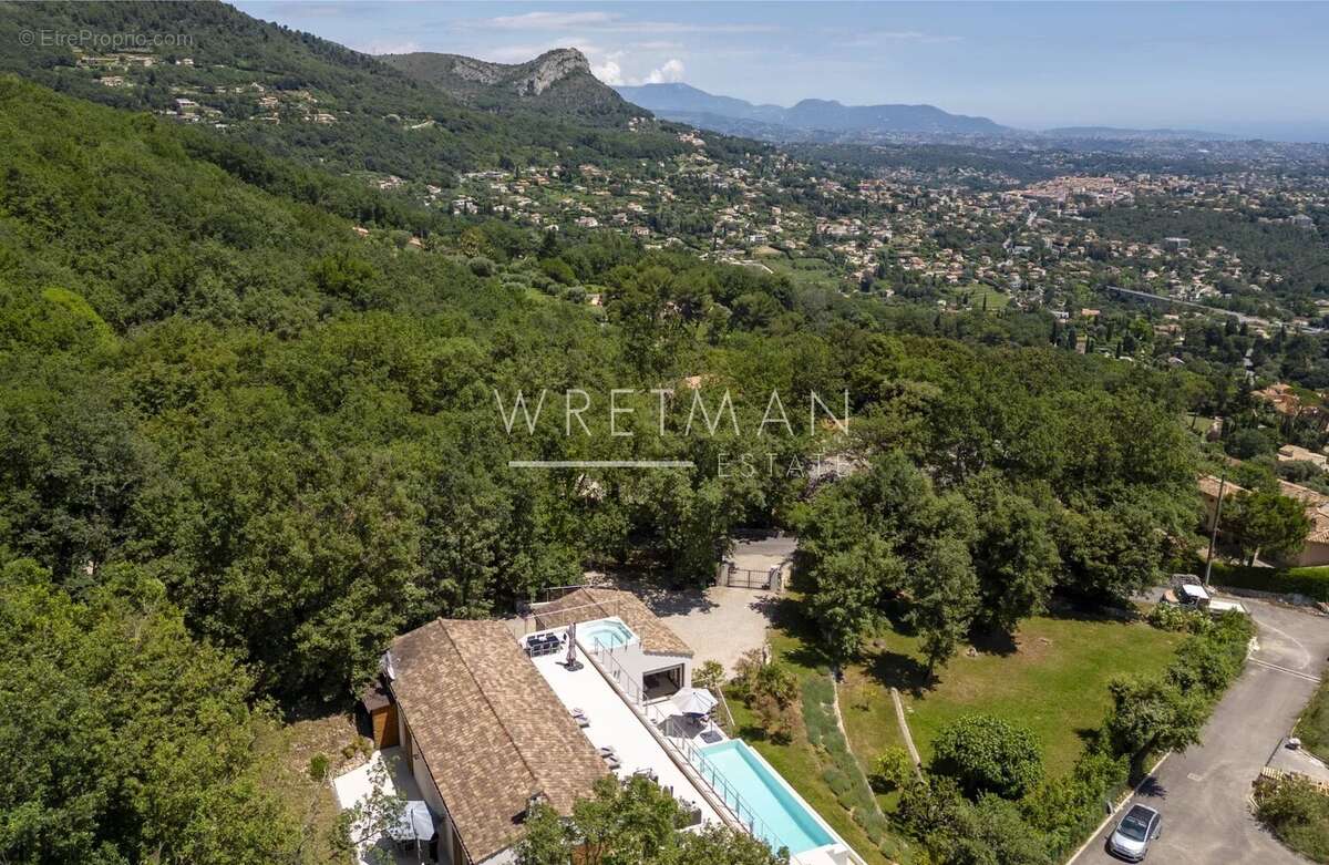 Maison à TOURRETTES-SUR-LOUP