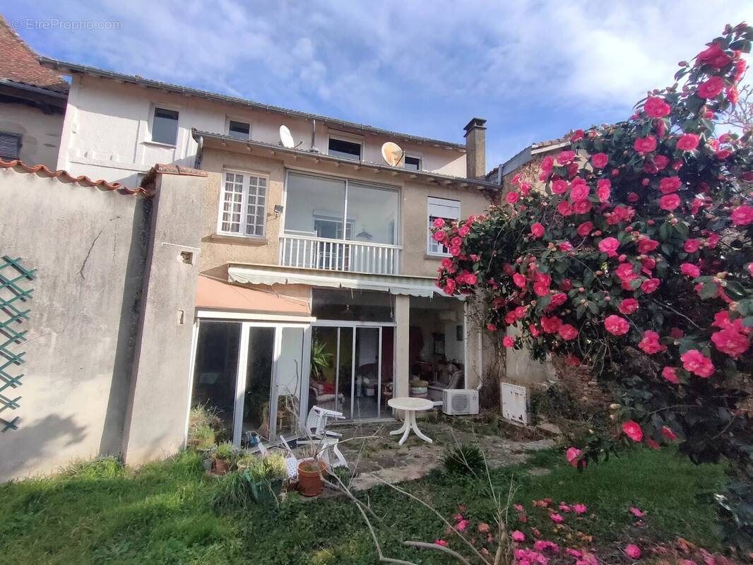 Maison à ORADOUR-SUR-VAYRES