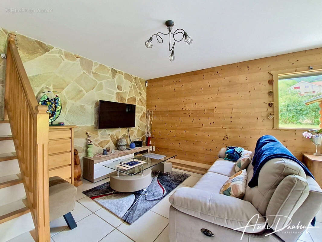 Aux portes de Genève - Maison familiale 4 chambres avec jardin, garage, abris voitures et annexes - photo 10