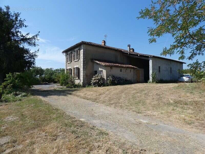 Maison 187 m² à Saint-Elix-Theux  - photo 2
