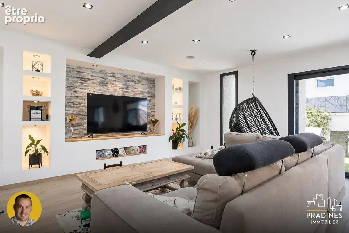 ? soucieu-en-jarrest : maison familiale rénovée de 221 m² - photo 2