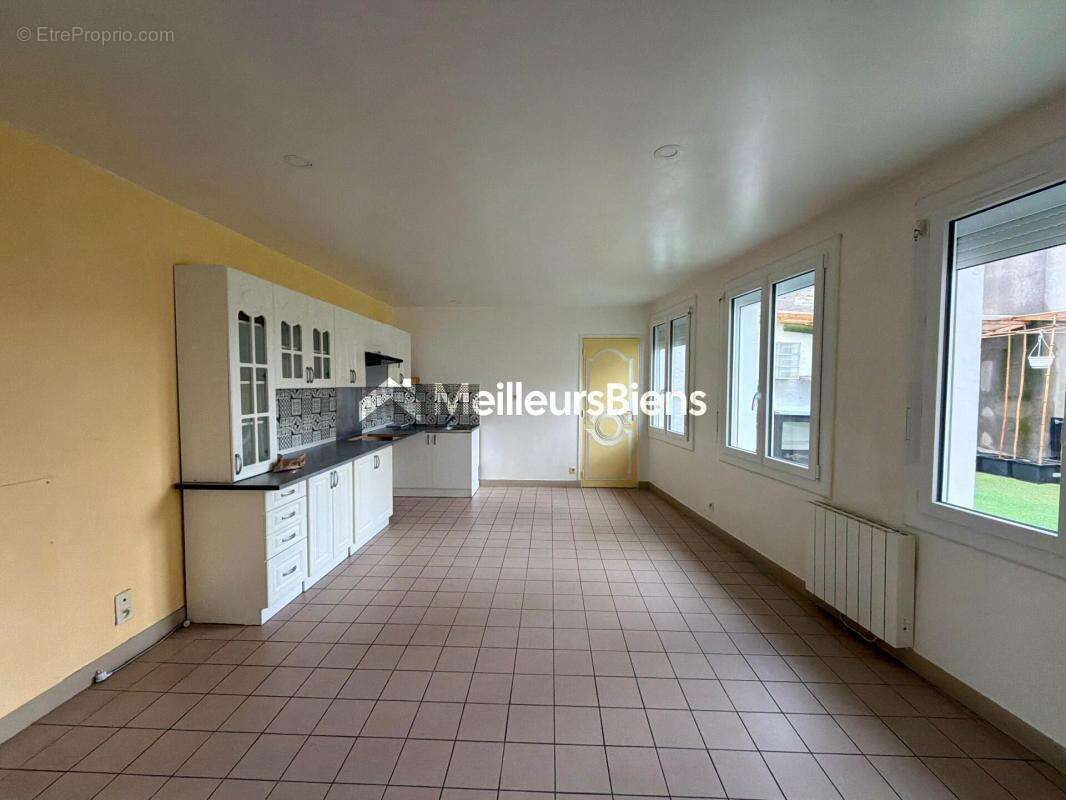 CRAON - Appartement 2 chambres avec terrasse - photo 2