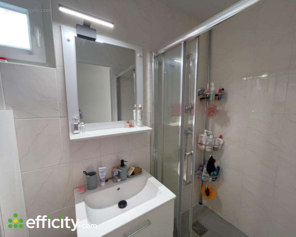 Appartement 155 m² à Saint-Medard-De-Guizieres  - photo 8