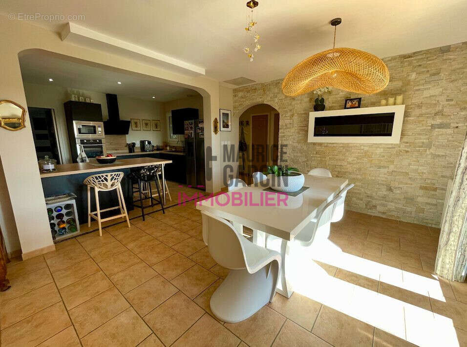 Maison 134 m² à Caumont-Sur-Durance  - photo 3
