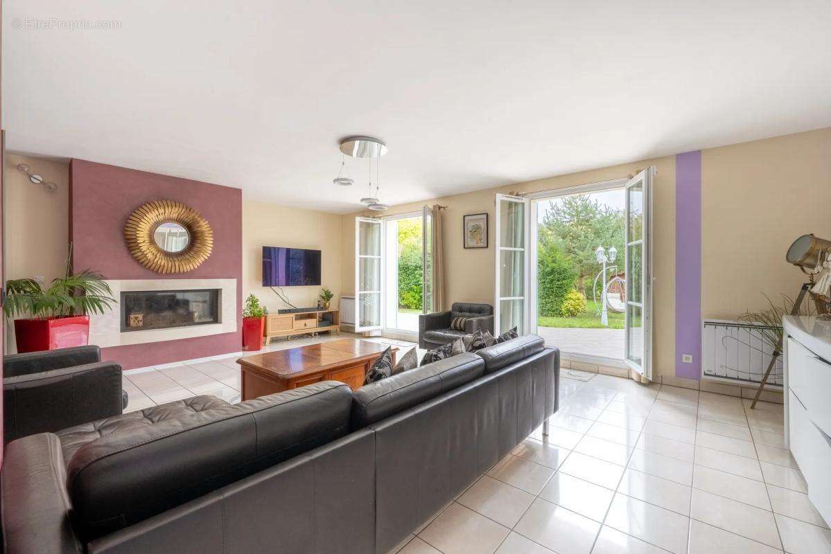 Maison à LES ESSARTS-LE-ROI