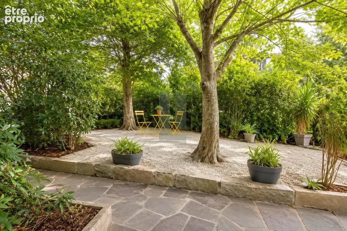 Biarritz Saint-Charles : maison avec jardin paysager, garage & vie tout à pied - photo 3