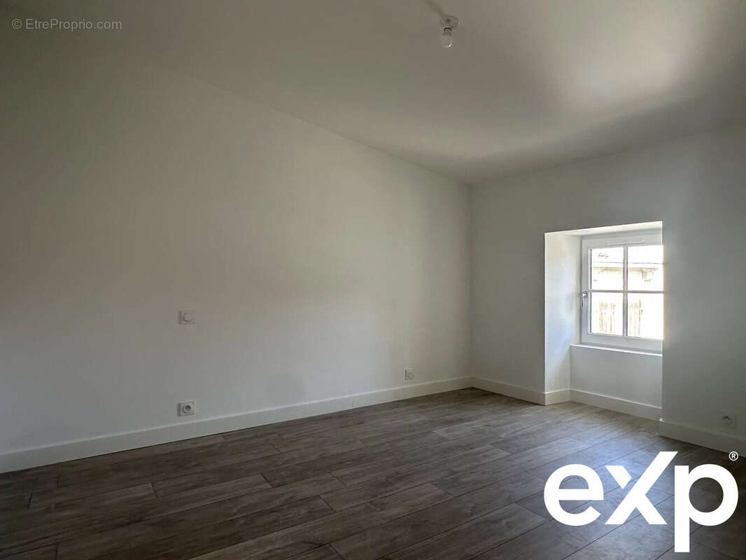 Appartement à SAINT-JEAN-D'ANGELY