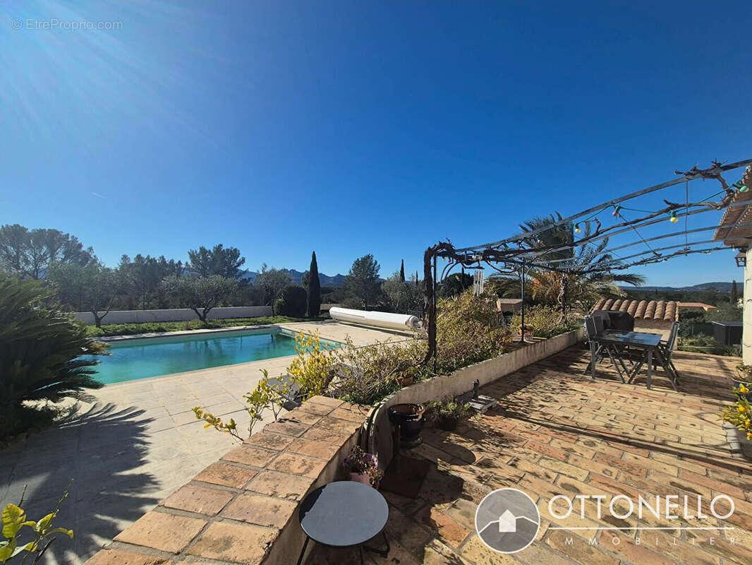 Maison à ROQUEBRUNE-SUR-ARGENS