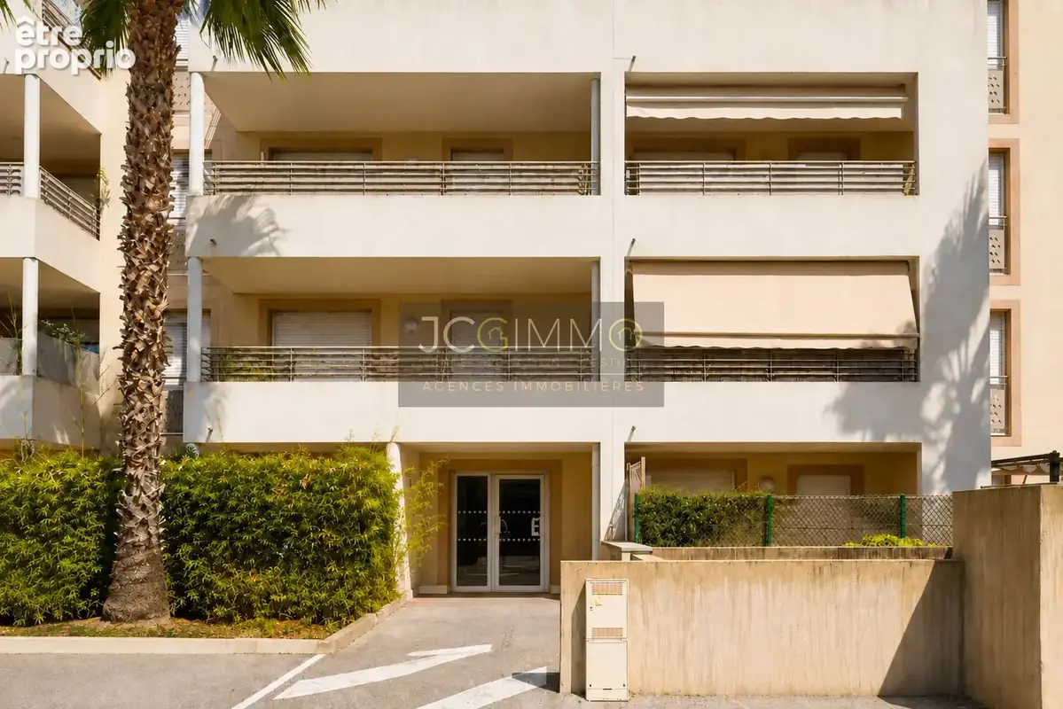 Solliès Pont - Appartement T3- ASCENSEUR - Parking - photo 2