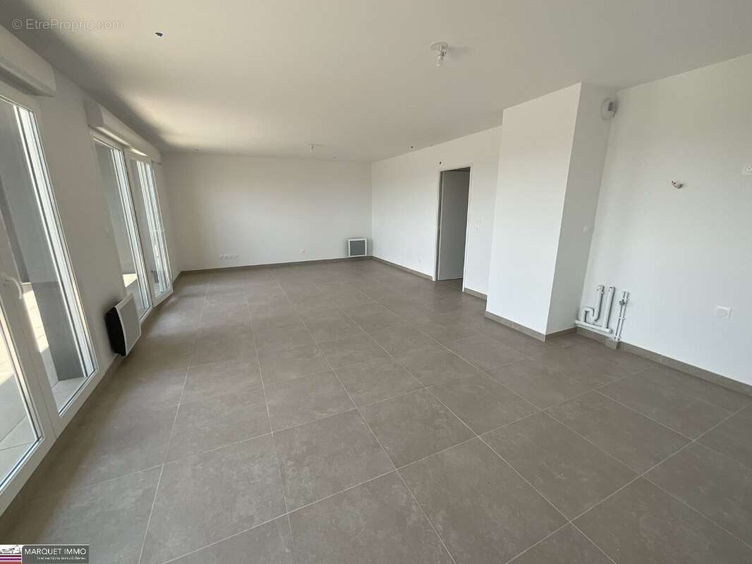 APT T4 offrant 92 m² avec terrasse 20 m² et parking au 7° et dernier étage avec ascenseur... - photo 3