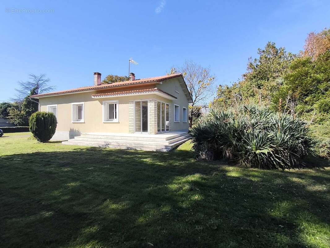 Maison 97 m² à Chasseneuil-Sur-Bonnieure  - photo 2