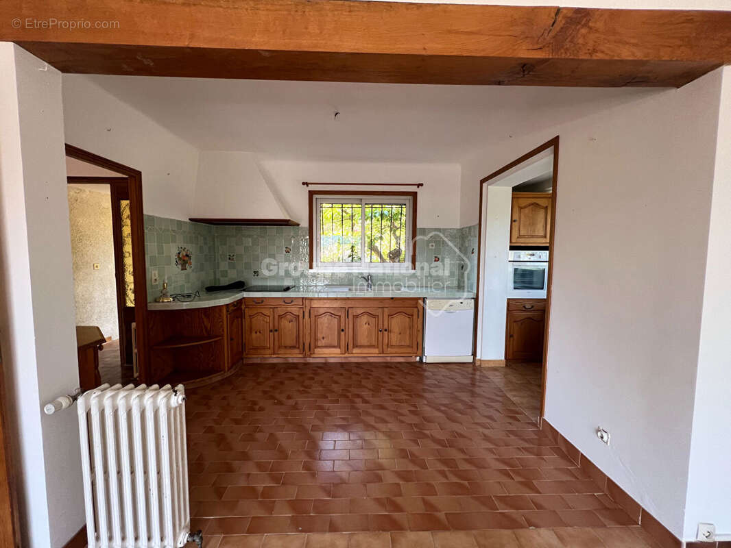 Lorgues - Villa 6 pièce(s) 131 m2, studio, piscine, garage. - photo 3