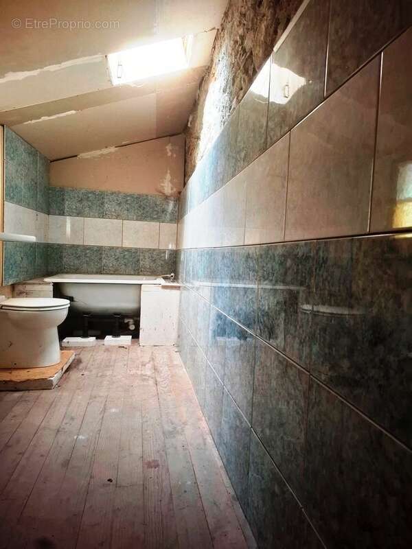 Appartement 70 m² à Saint-Beat  - photo 6