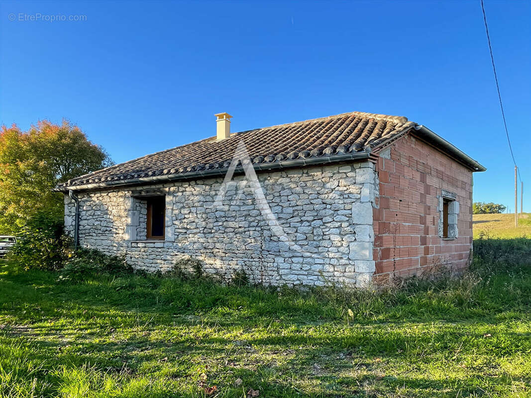 Maison à MONTAIGU-DE-QUERCY