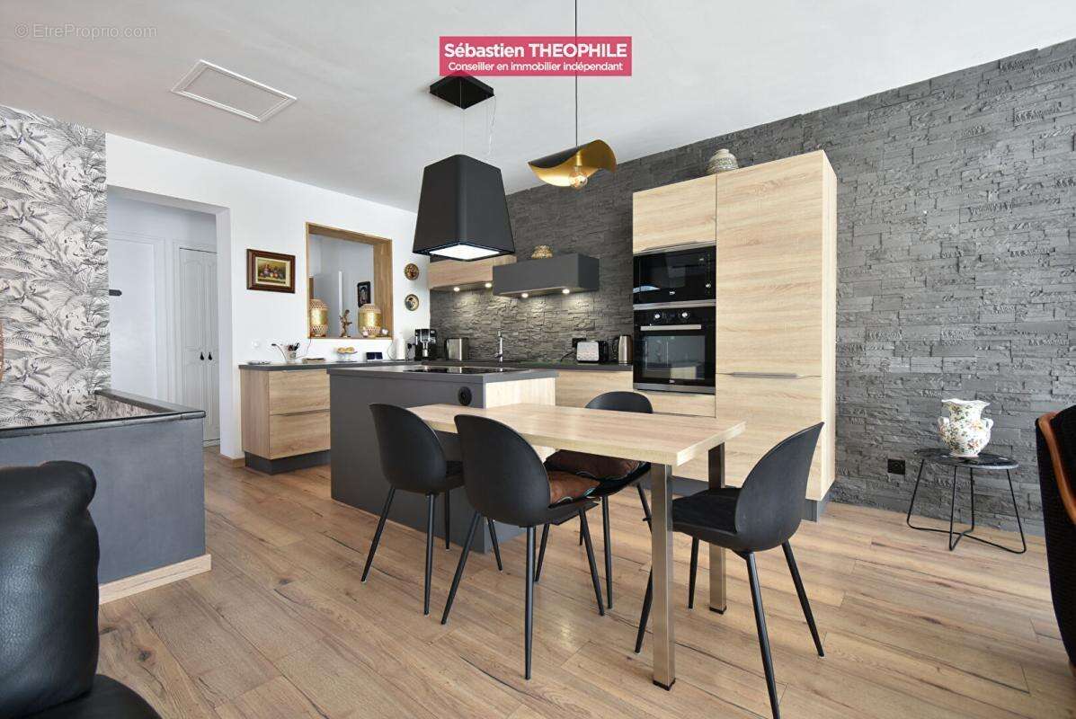 Centre-ville CHALLANS : Maison  6 pièce(s)  4 chambres 194 m2 - photo 6