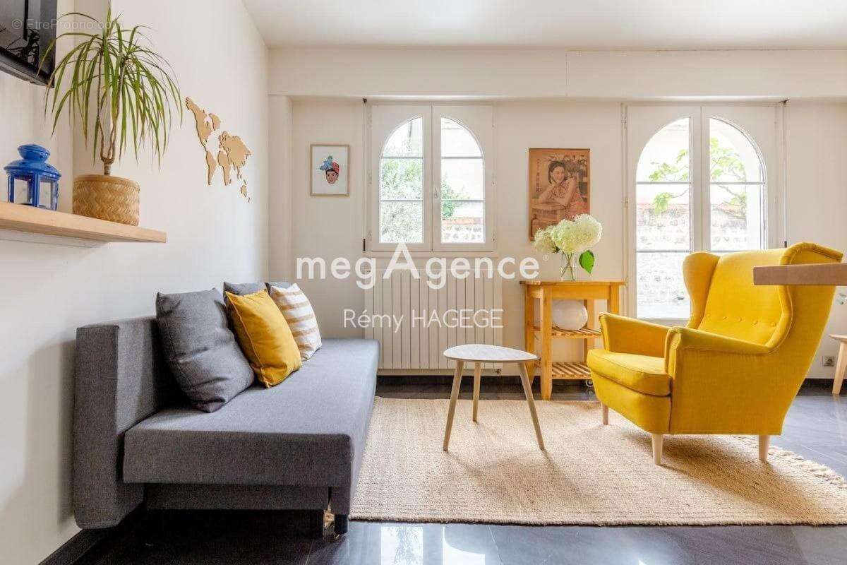 Appartement à LA GARENNE-COLOMBES