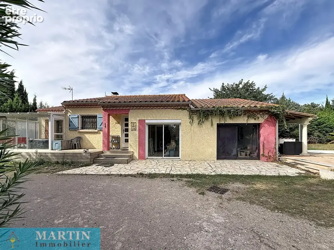 Villa de plain-pied avec piscine et 1,5 hectares de terrain plat et clôturé - photo 4