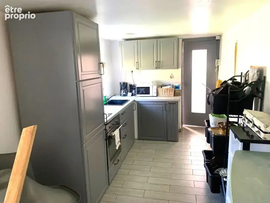 Centre du village, beau potentiel pour cette longère divisée en trois lots !! - photo 6