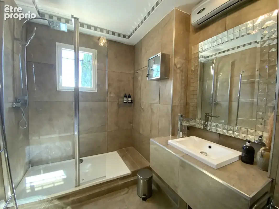Villa de plain de pied de 155 m2 avec piscine. - photo 11