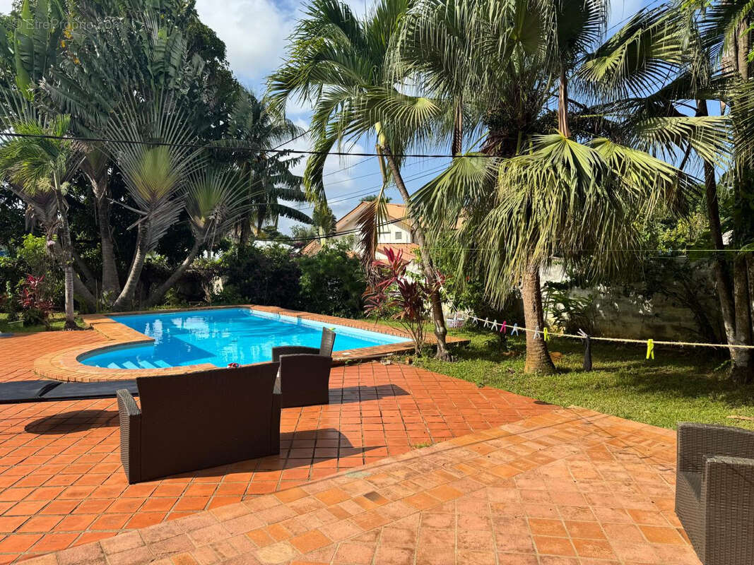 Maison à REMIRE-MONTJOLY