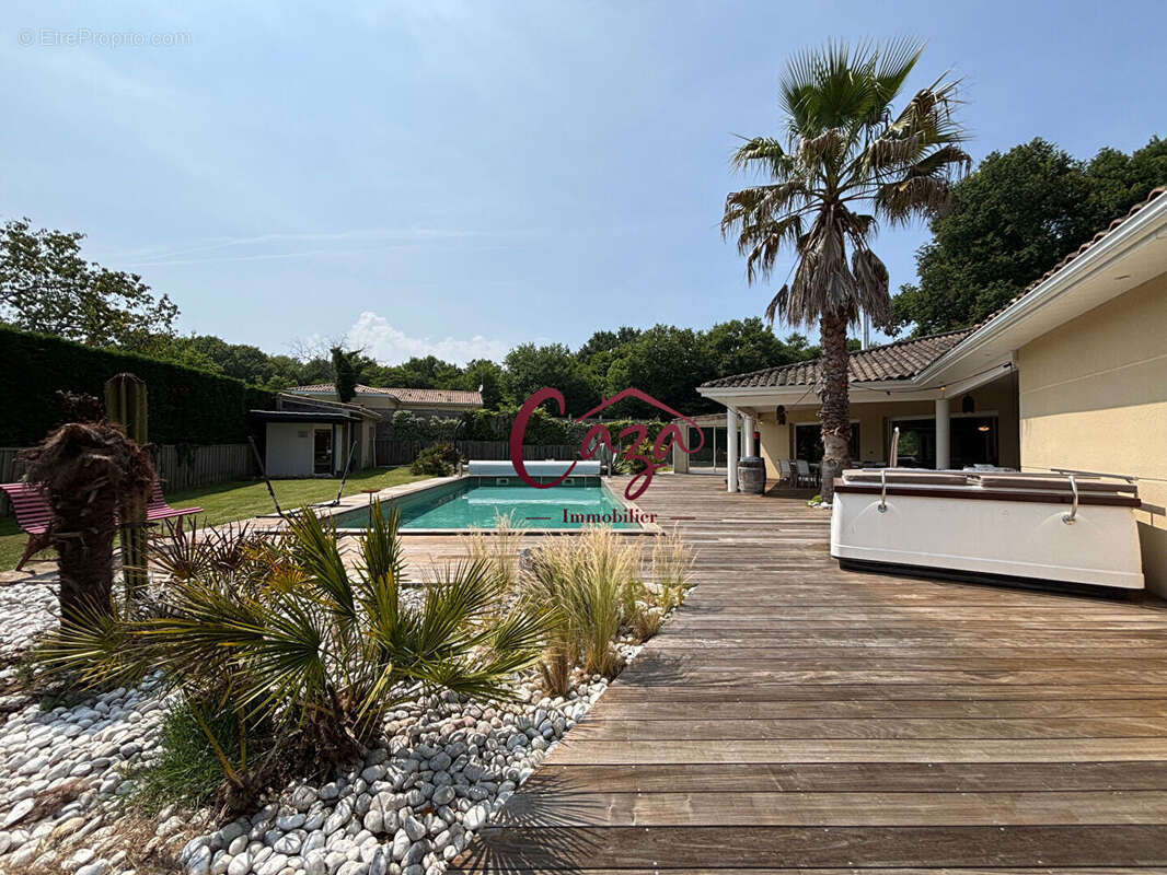 Maison à FARGUES-SAINT-HILAIRE