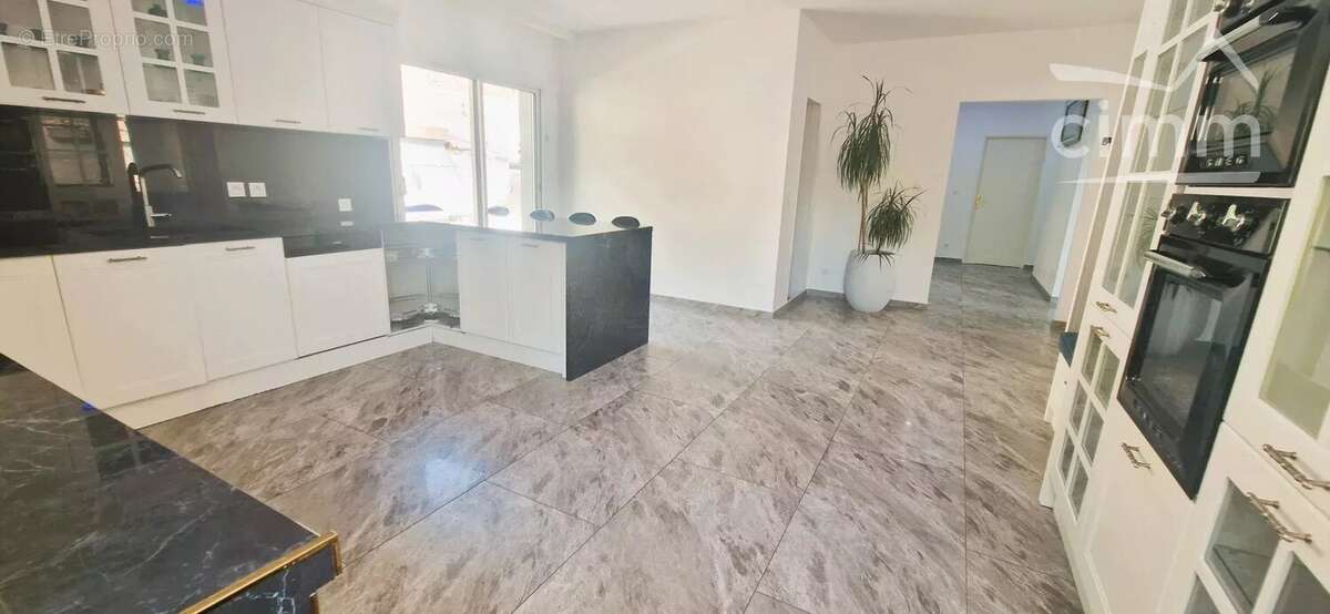  À VENDRE – Superbe propriété avec deux appartements spacieux et prestations haut de gamme - photo 18