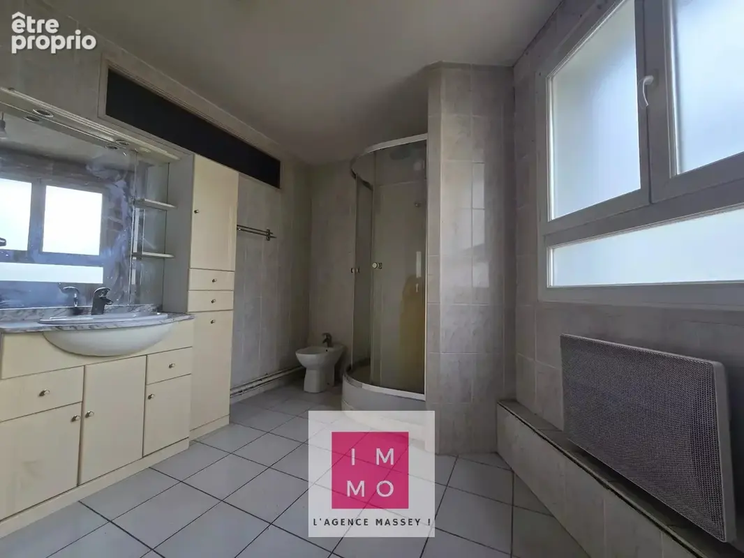 Maison  t3 plain pied 92m² + atelier/depot 222m² + dépendances 140m² - photo 9