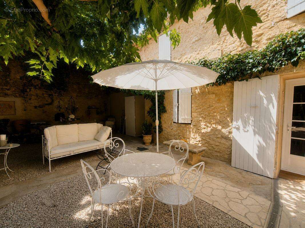 Maison 160 m² à Saint-Martin-De-La-Brasque  - photo 2