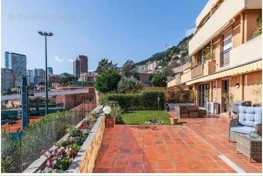 ROQUEBRUNE-CAP-MARTIN QUARTIER VIGIE - À vendre, appartement avec vue mer panoramique à la frontière de Monaco - photo 4