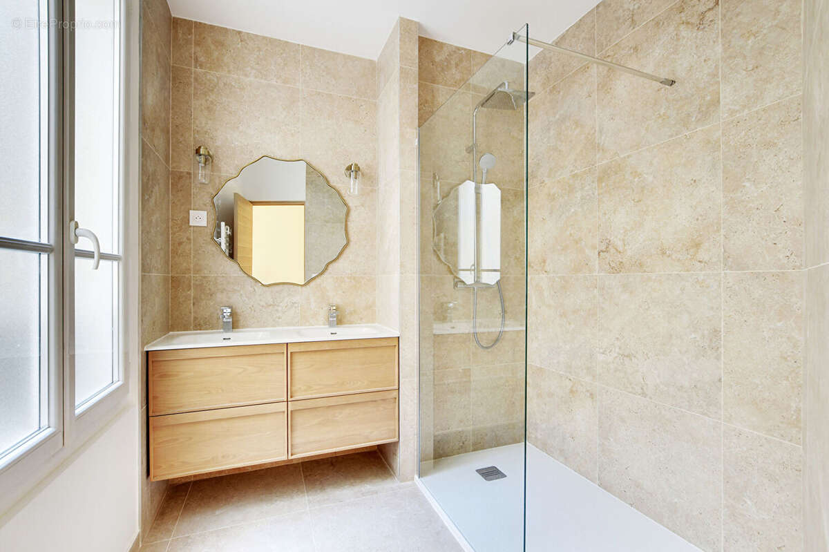 Appartement à PARIS-10E
