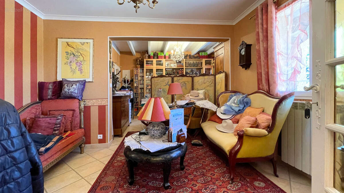 Maison à REMOULINS