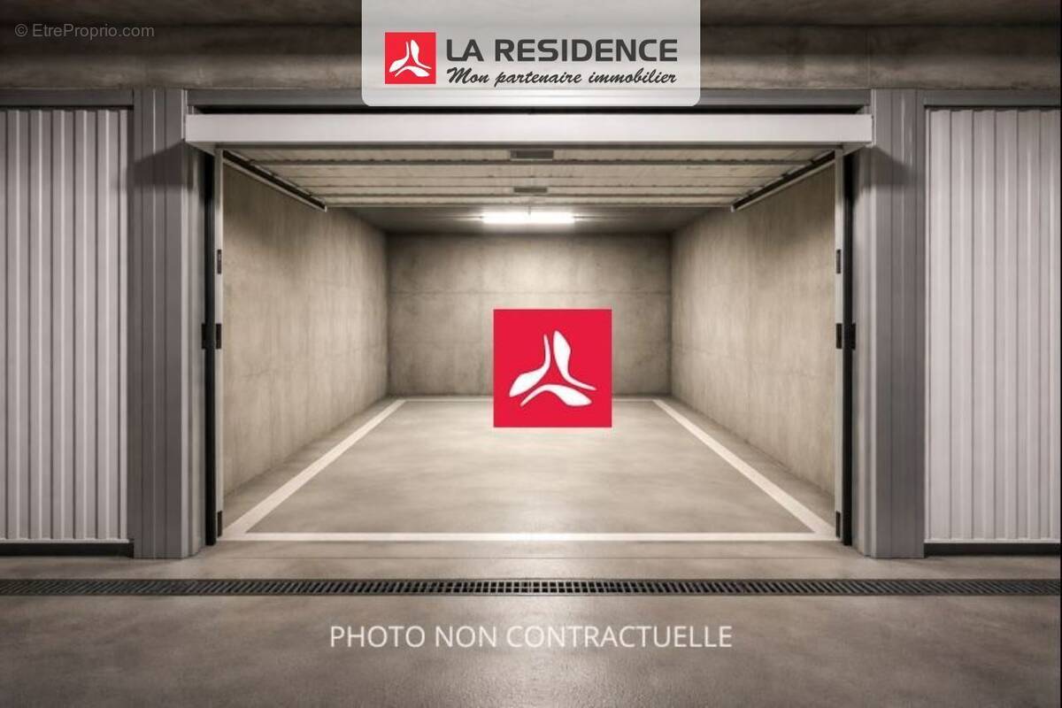 Parking à PARIS-18E